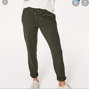 Lululemon on the fly pants